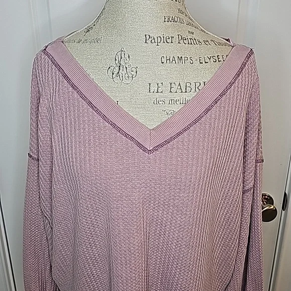 She + Sky Mauve Waffle V Neckline Long-Sleeve Thermal Top - Size Medium - Picture 3 of 6